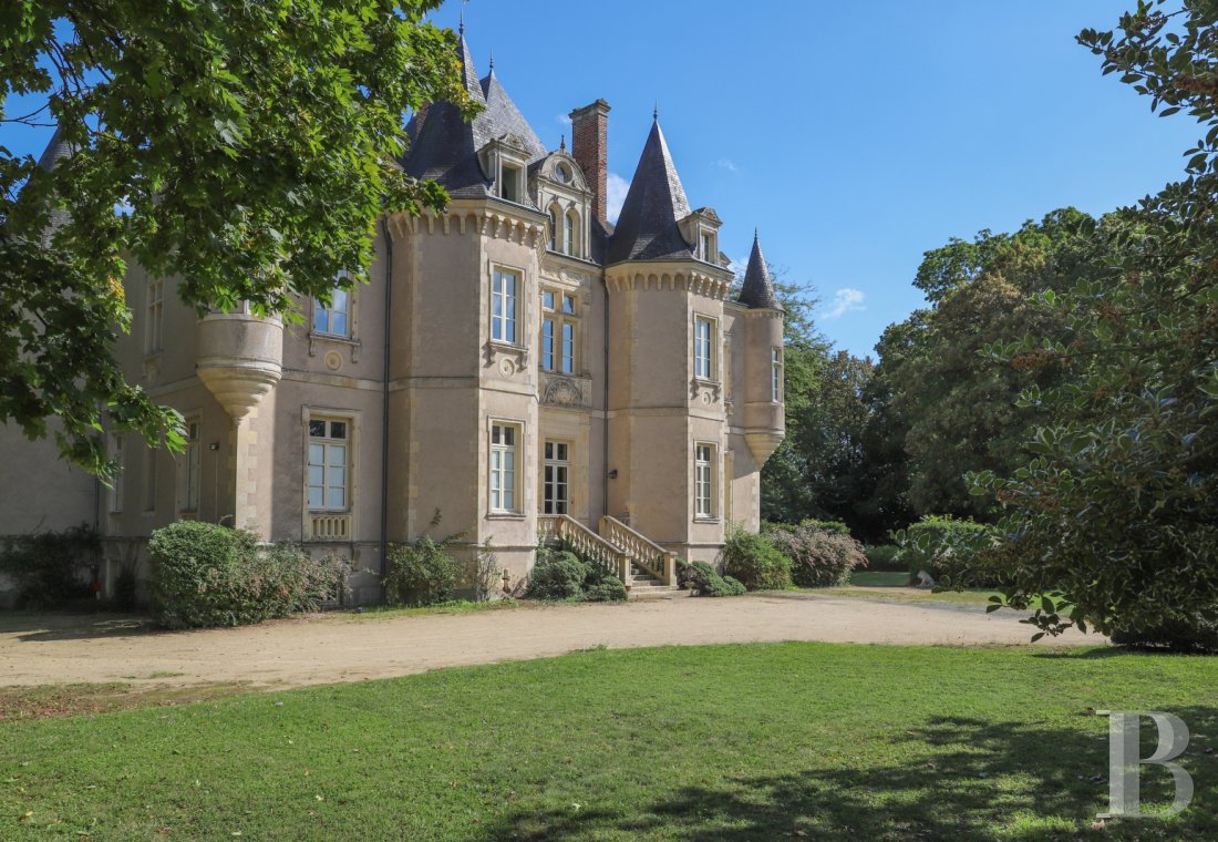 Dans la Sarthe, à l’est du Mans, un château du 19e siècle d’inspiration Renaissance dans son parc de onze hectares - photo  n°5